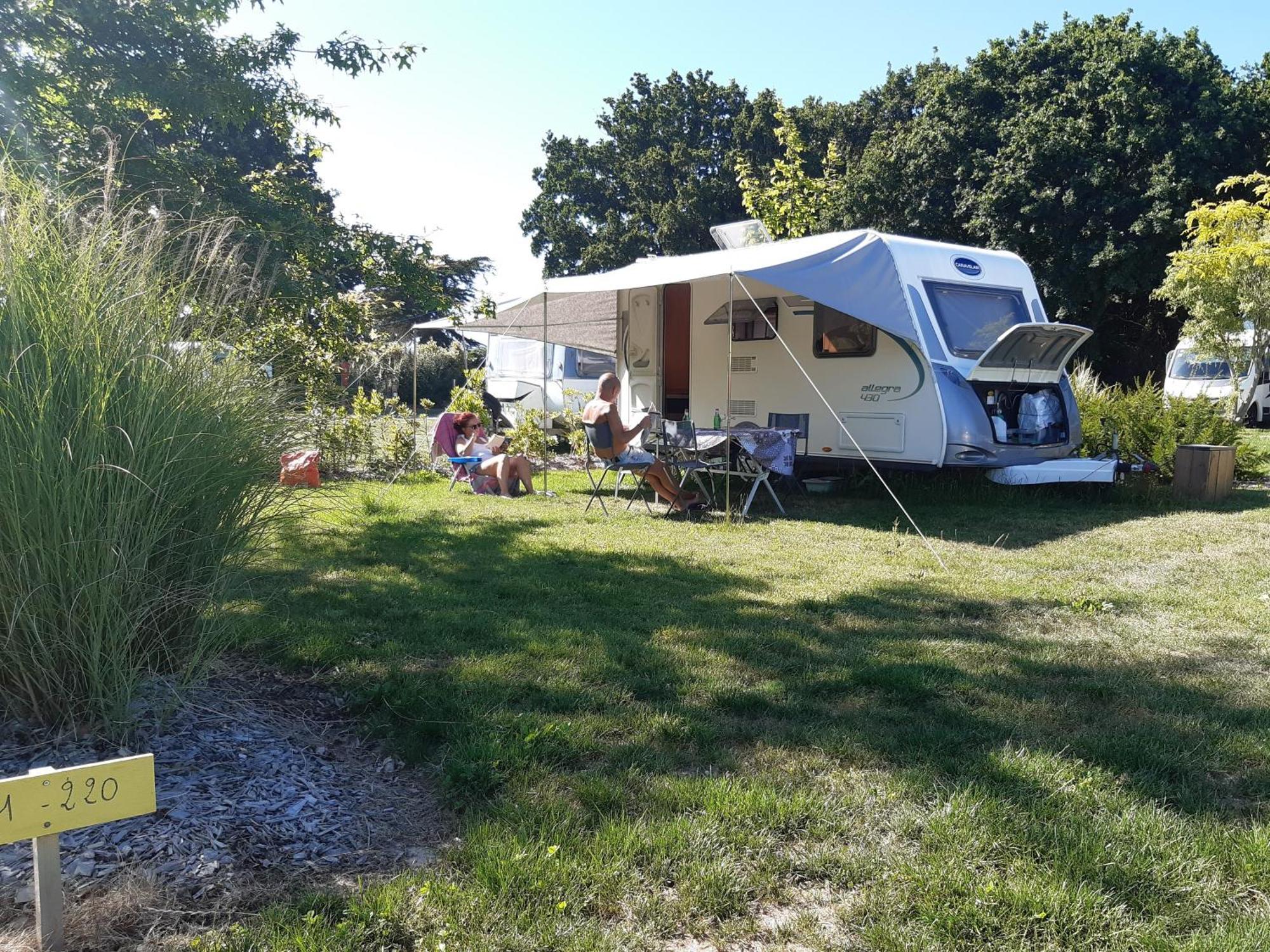 Camping Les Brillas Les Moutiers Kültér fotó